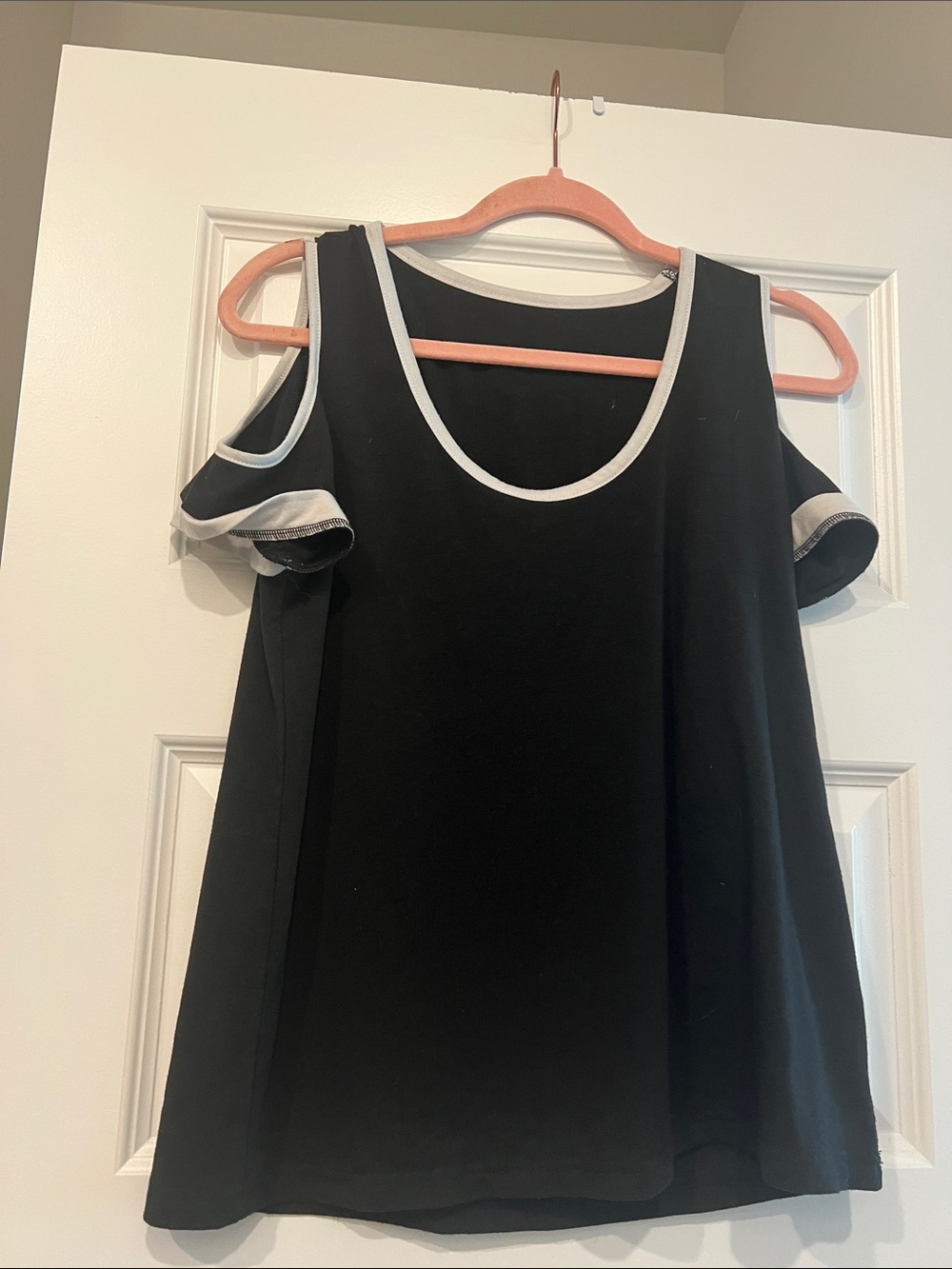 Beginning Boutique Black Cold-Shoulder Tee with White Trim